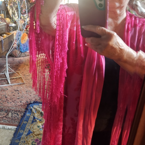 FABULOUS FABULOUS VELVET BURNOUT FRINGE KIMONO - Picture 6 of 7